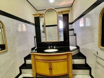 RUMAH LUAS MEGAH at Jl SIMPRUG GOLF, KEBAYORAN LAMA