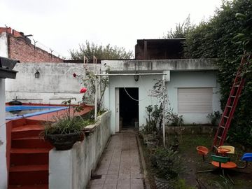 CASA 5 AMB C/COCHERA lote 417m2 300m2cub SANTOS LUGARES