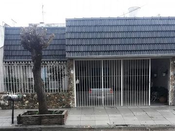 CASA 5 AMB C/COCHERA lote 417m2 300m2cub SANTOS LUGARES