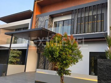 Dijual rumah bagus di Woodland Citraland Surabaya barat