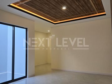 Dijual rumah bagus di Woodland Citraland Surabaya barat