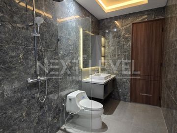 Dijual rumah bagus di Woodland Citraland Surabaya barat