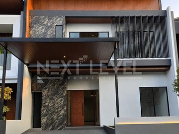 Dijual rumah bagus di Woodland Citraland Surabaya barat