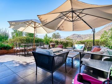 Maravillosa casa mediterránea en condominio en sector El Golf de Manquehue