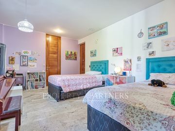 Maravillosa casa mediterránea en condominio en sector El Golf de Manquehue