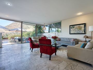 Maravillosa casa mediterránea en condominio en sector El Golf de Manquehue
