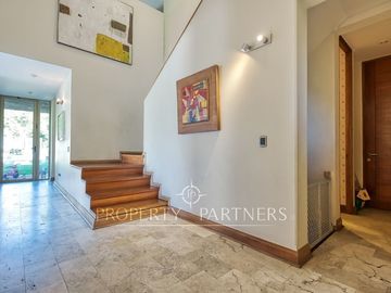 Maravillosa casa mediterránea en condominio en sector El Golf de Manquehue