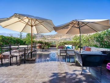 Maravillosa casa mediterránea en condominio en sector El Golf de Manquehue