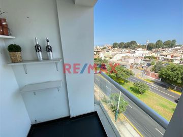 Adquiere este Moderno Dúplex de solo 6 años de antigüedad, con vista panorámica de 203 mt2 en 5to y 6to piso + Estacionamiento 6 en semi sótano.

In