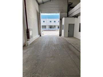PACORA ALQUILO O VENDO GALERA 2500 MTS CENTRO LOGISTICO