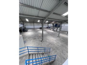 PACORA ALQUILO O VENDO GALERA 2500 MTS CENTRO LOGISTICO