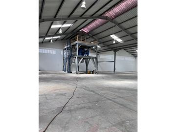 PACORA ALQUILO O VENDO GALERA 2500 MTS CENTRO LOGISTICO