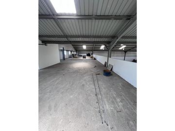 PACORA ALQUILO O VENDO GALERA 2500 MTS CENTRO LOGISTICO