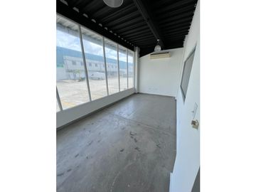 PACORA ALQUILO O VENDO GALERA 2500 MTS CENTRO LOGISTICO