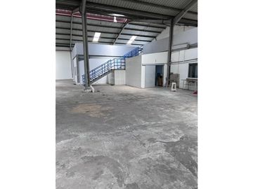 PACORA ALQUILO O VENDO GALERA 2500 MTS CENTRO LOGISTICO