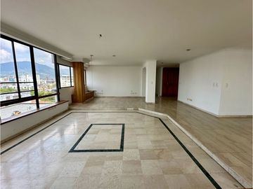 Apartamento en Pinares, 202 m2, 4 habitaciones con excelente ubicación