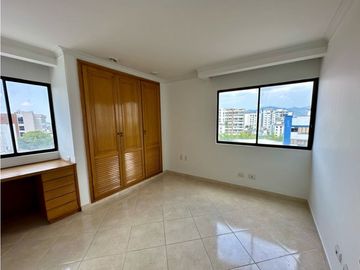 Apartamento en Pinares, 202 m2, 4 habitaciones con excelente ubicación
