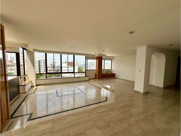 Apartamento en Pinares, 202 m2, 4 habitaciones con excelente ubicación