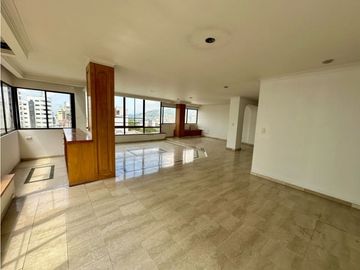 Apartamento en Pinares, 202 m2, 4 habitaciones con excelente ubicación