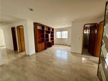 Apartamento en Pinares, 202 m2, 4 habitaciones con excelente ubicación
