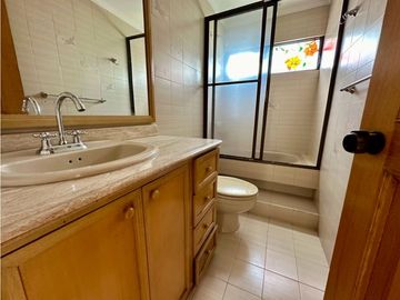 Apartamento en Pinares, 202 m2, 4 habitaciones con excelente ubicación