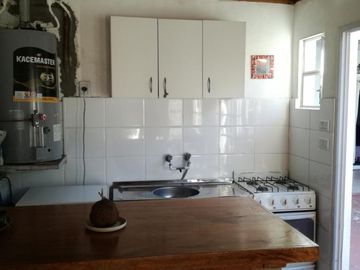 Excelente casa 5 ambientes con fondo, quincho y garaje