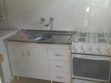 Excelente casa 5 ambientes con fondo, quincho y garaje