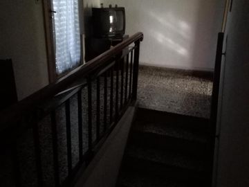 Excelente casa 5 ambientes con fondo, quincho y garaje