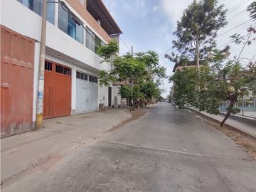 VILLA EL SALVADOR - VENTA CASA CON COCHERA - ÁREA 117 m2