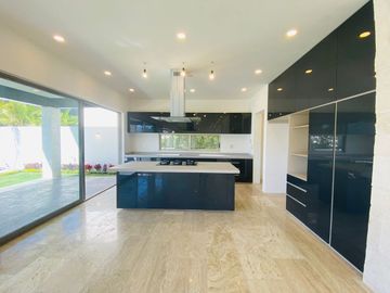 Casa en Fraccionamiento en Paraíso Country Club, Emiliano Zapata, Morelos CAEN-8