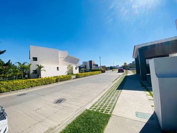Casa en Fraccionamiento en Paraíso Country Club, Emiliano Zapata, Morelos CAEN-8