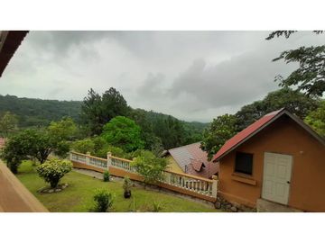CASA EN CERRO AZUL, LAS VISTAS EN  2.500M2 DE TERRENO