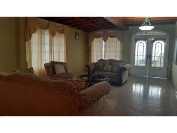 CASA EN CERRO AZUL, LAS VISTAS EN  2.500M2 DE TERRENO
