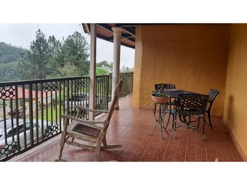 CASA EN CERRO AZUL, LAS VISTAS EN  2.500M2 DE TERRENO