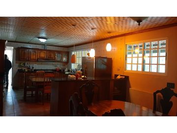 CASA EN CERRO AZUL, LAS VISTAS EN  2.500M2 DE TERRENO