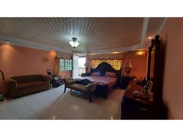CASA EN CERRO AZUL, LAS VISTAS EN  2.500M2 DE TERRENO