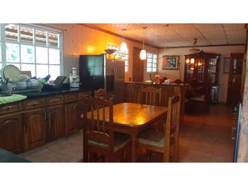 CASA EN CERRO AZUL, LAS VISTAS EN  2.500M2 DE TERRENO