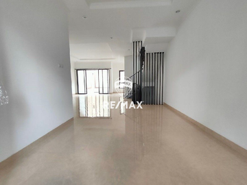 Dijual Rumah 3 lantai di jakarta selatan kondisi baru