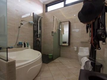 8 Bedroom House for sale