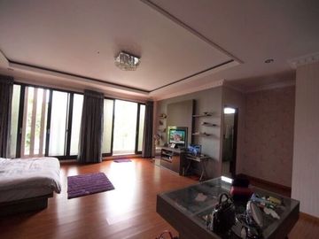 8 Bedroom House for sale