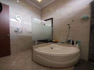 8 Bedroom House for sale