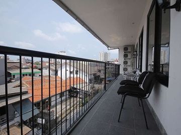 Rumah Kosan Fully Furnish Dengan 81 Kamar Tidur Dekat Kampus Trisakti