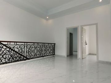 Modern house 2 lantai siap huni murah dkt tol sawangan,Depok