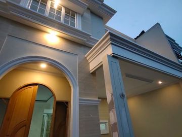 Modern house 2 lantai siap huni murah dkt tol sawangan,Depok