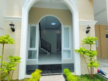 Modern house 2 lantai siap huni murah dkt tol sawangan,Depok