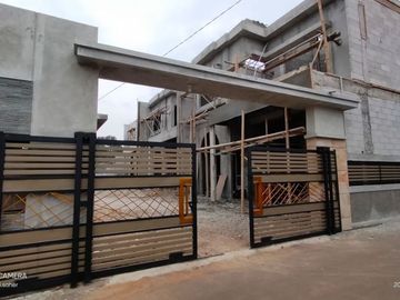 Modern house 2 lantai siap huni murah dkt tol sawangan,Depok