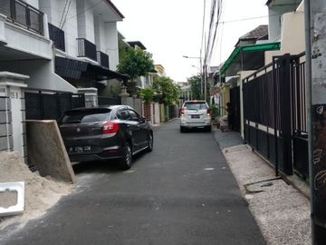 Rumah dua lantai siap huni jl dua mobil Tebet