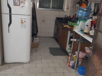 Venta casa en esquina. A Reaccionar. Lote de 11x17,37. Con dos Garajes, Patio Y Terraza. Oportunidad