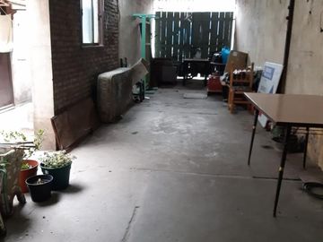 Venta casa en esquina. A Reaccionar. Lote de 11x17,37. Con dos Garajes, Patio Y Terraza. Oportunidad