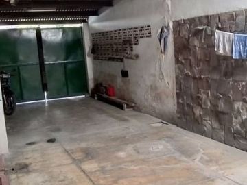 TENGGILIS Rumah Lama Cocok Untuk Dibangun Kost